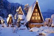 雷速体育：球星与球迷互动有爱瞬间：詹姆斯抱起摔倒服务生 东契奇主动送球衣.